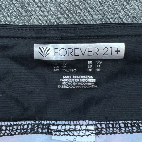 Forever 21 Black and Pink Geometric Pattern Leggings - Size X1 - Picture 3 of 6